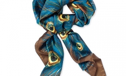 Fashion tips & tricks: Drape a scarf